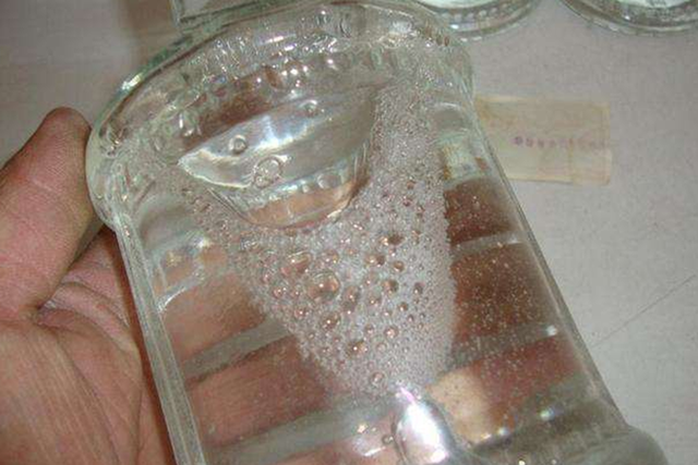 中国2款“尴尬酒”,普通人嫌它包装简陋,行家却用来招待贵宾 好酒无需繁杂包装  第4张 中国2款“尴尬酒”,普通人嫌它包装简陋,行家却用来招待贵宾 好酒无需繁杂包装  第4张