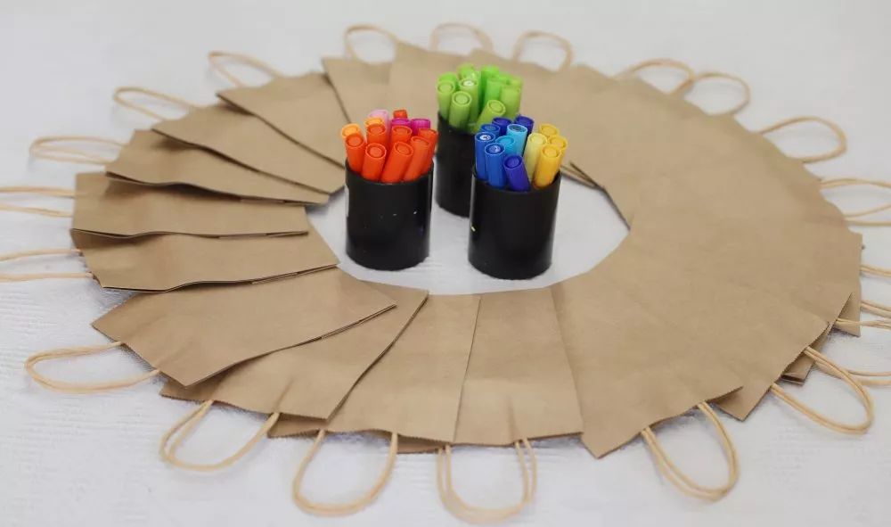 美工教室 | 牛皮纸袋创意画 第3张 美工教室 | 牛皮纸袋创意画 第3张