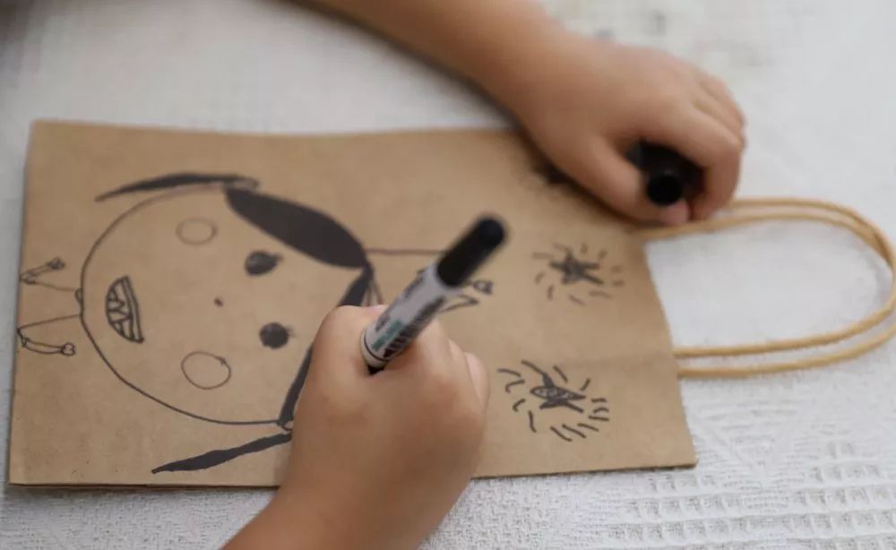 美工教室 | 牛皮纸袋创意画 第6张 美工教室 | 牛皮纸袋创意画 第6张