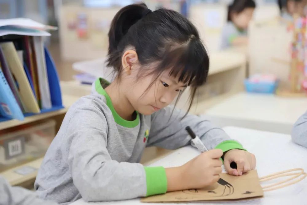 美工教室 | 牛皮纸袋创意画 第4张 美工教室 | 牛皮纸袋创意画 第4张