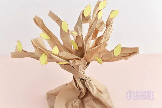 儿童环保手工:回收牛皮纸袋制作小鸟乐园(步骤图解) 第10张 儿童环保手工:回收牛皮纸袋制作小鸟乐园(步骤图解) 第10张