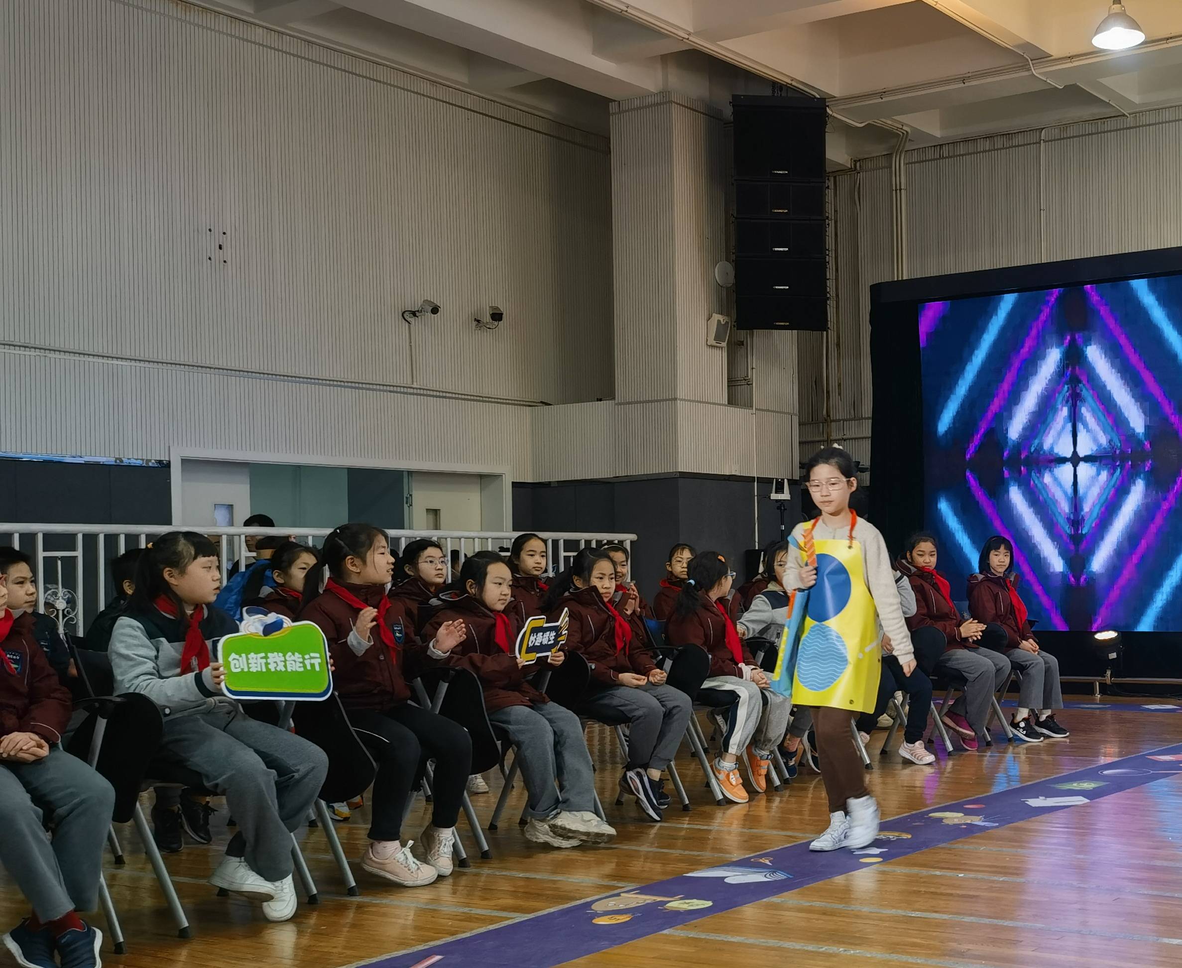“解锁”创新教育新玩法,一场“奇思妙想”服装秀让学生自信满满走上舞台  第2张 “解锁”创新教育新玩法,一场“奇思妙想”服装秀让学生自信满满走上舞台  第2张