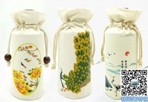 订做各种中高档适用织锦缎白酒包装袋、麻布包装袋、时尚绒布包装袋、棉布包装袋、抽绳束口袋等包装袋