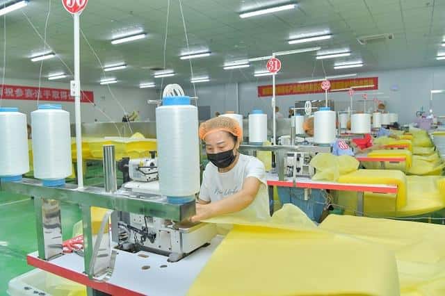 比速度 赛精度——仙桃市非织造布产业职业技能竞赛侧记