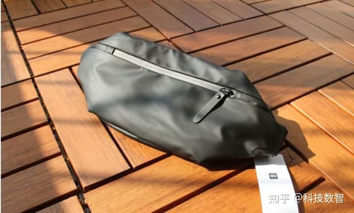 跑步必入实用品推荐——小米运动休闲胸包实测  第3张