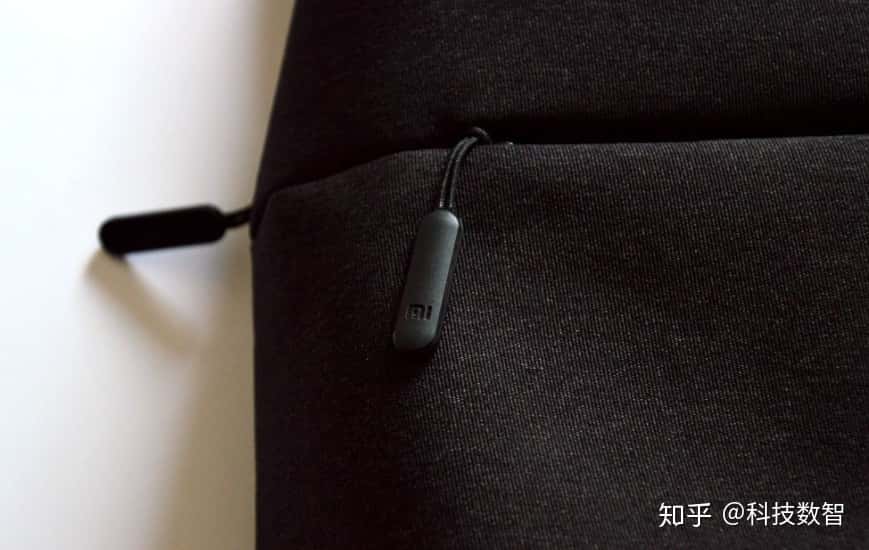 跑步必入实用品推荐——小米运动休闲胸包实测  第7张
